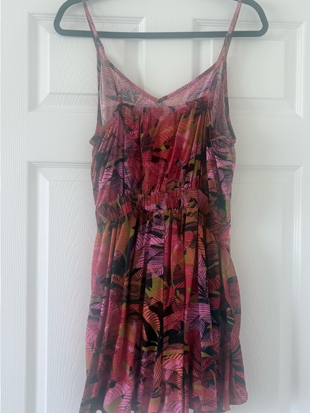City Chic Floral Romper Size Small Red Pink Leaf Print Tie Waist Plus Friendly - Picture 3 of 4